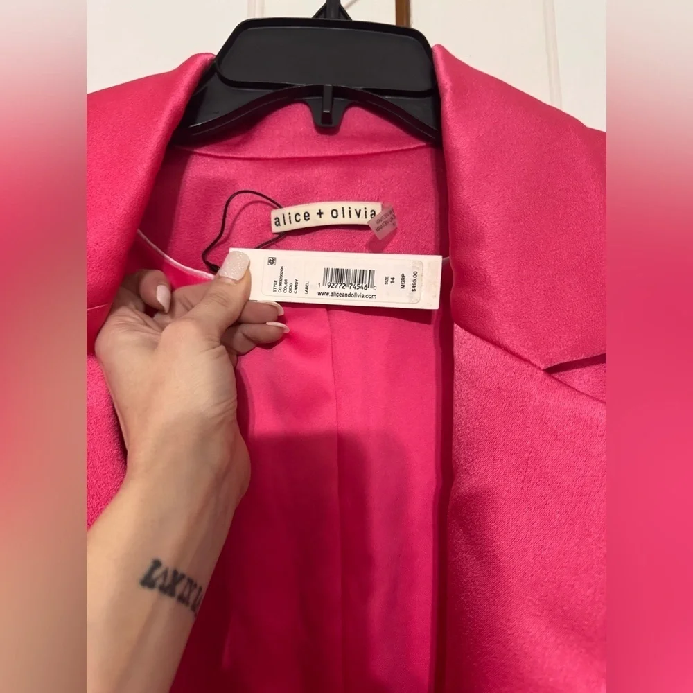 ALICE + OLIVIA Shan Cropped Satin Blazer - Picture 5 of 8